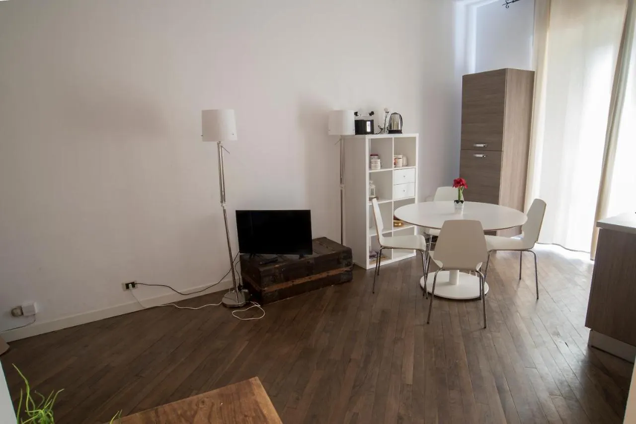Apartamento Renovated Flat Near Duomo - Lamarmora Milán 0*,  Italia